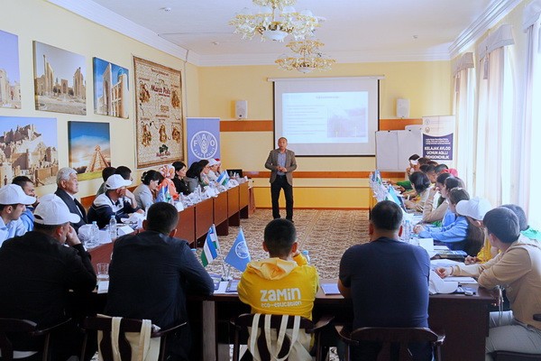 FAO, together with MICHAUD and the Zamin Foundation, conducted greenhouse training in Ferghana